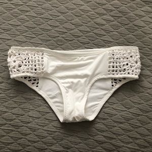 Frankie’s Bikinis Koa white crochet bottoms